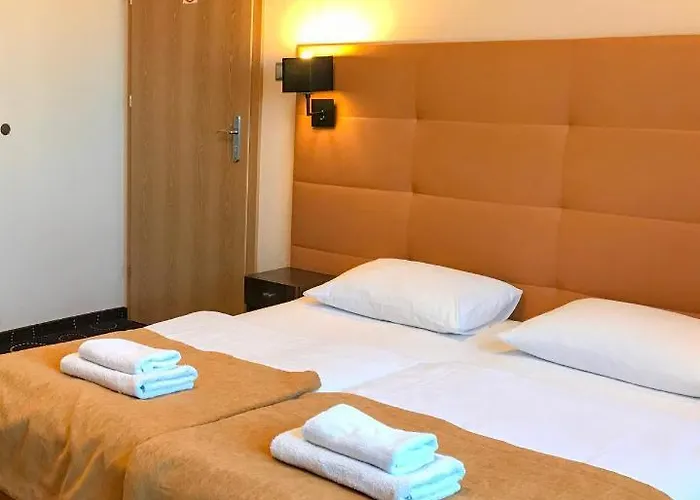 La Petite Apartments & Rooms